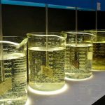 Proveedor de Floculantes. Trabajan en conjunto con los coagulantes para reunir las partículas suspendidas en el agua y formar flóculos de mayor tamaño, los cuales son fácilmente removidos en las etapas posteriores del tratamiento.