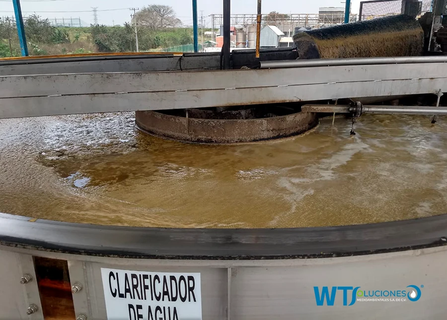 Tratamiento físico y químico en plantas procesadoras y embotelladoras de jugos